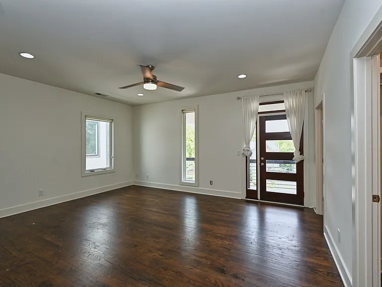 407B Moore Ave — Photo 14