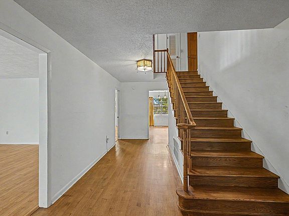 5th image of 7015 Spencer Rd