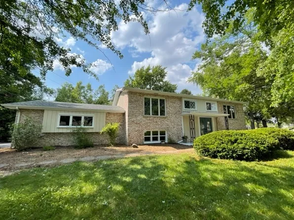 244 Sherwood Dr, Wood Dale, IL 60191