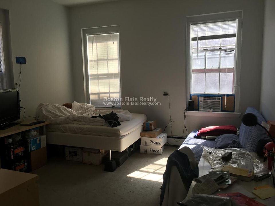 2nd image of 158 Saint Botolph St APT 03