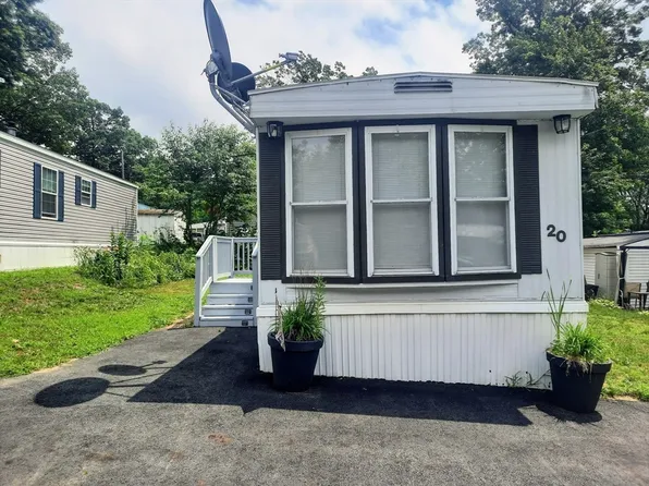 270 Littleton Rd Trailer 20, Chelmsford, MA 01824