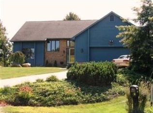 880 Guinevere Cir, Uniontown, OH