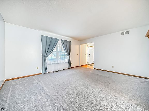 3rd image of 34776 Deer Run Dr