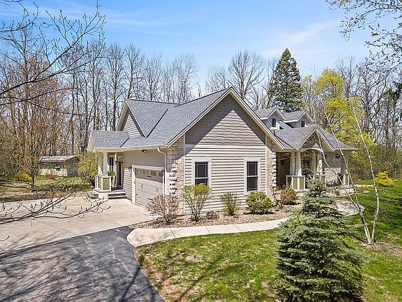 2nd image of 4055 Lake Dr