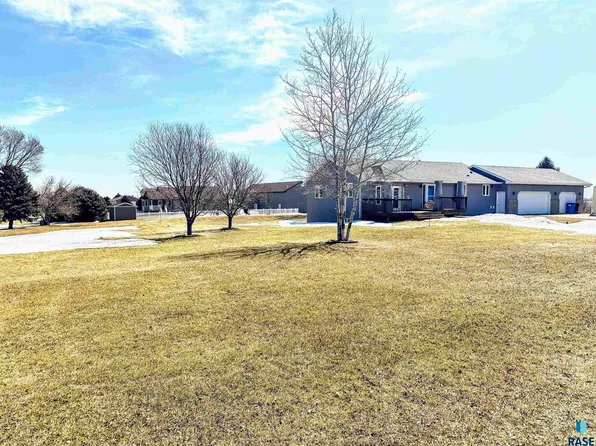 27120 Bluebird Pl, Harrisburg, SD 57032