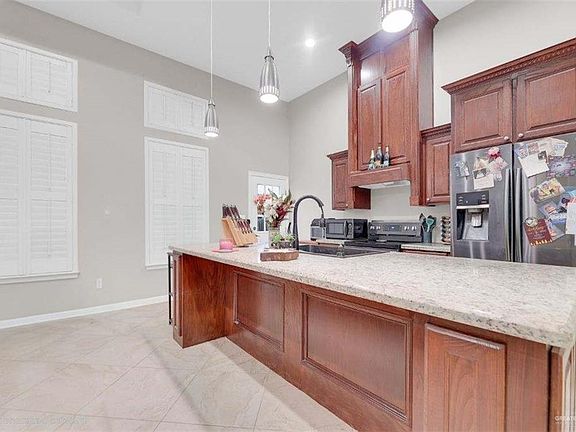 4th image of 2611 Pfeiffer St