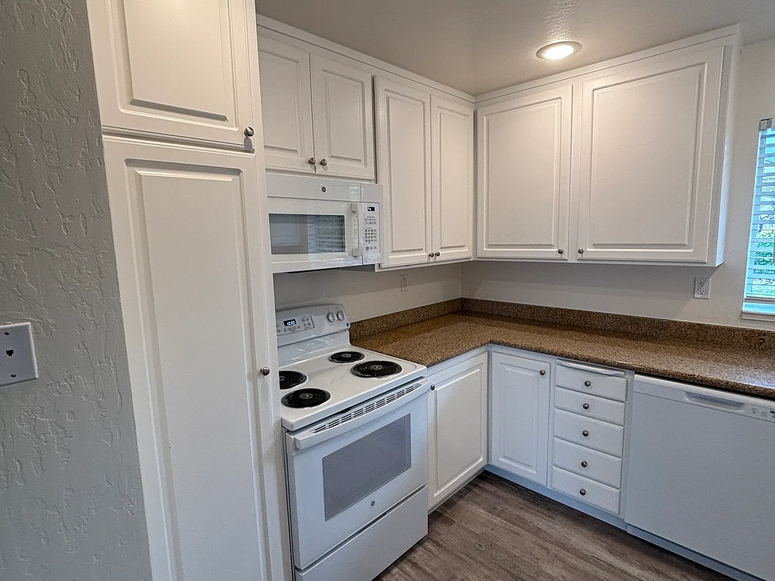 2 bed, 1.5 bath, $3,015 — Photo 3