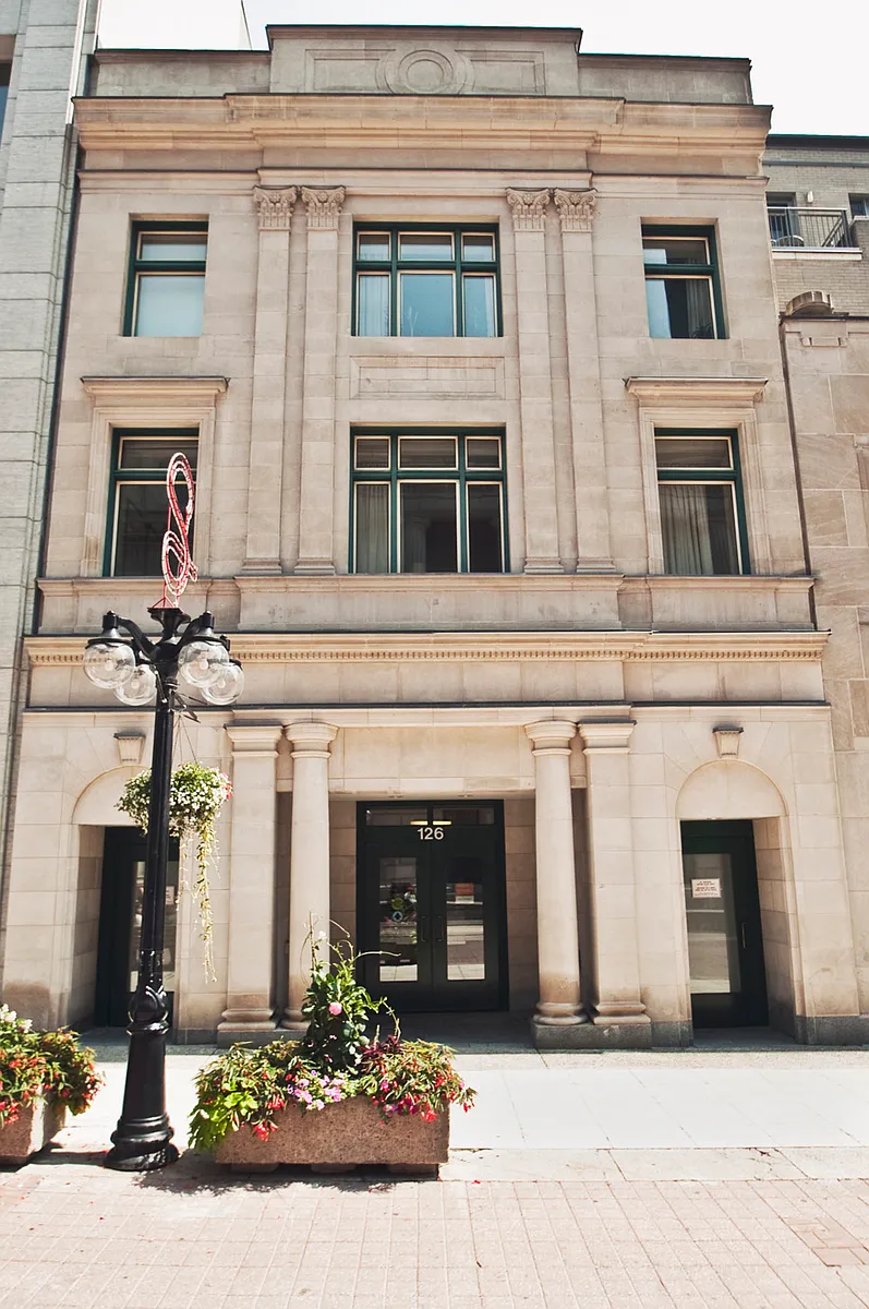 Building Photo - 126 Sparks St