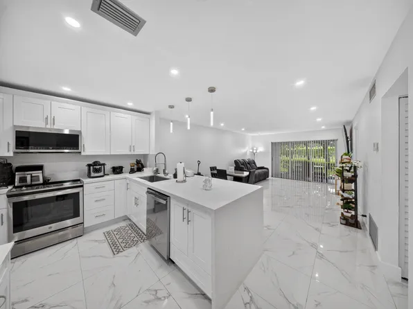 265 CAPE COD Circle, Lake Worth, FL 33467
