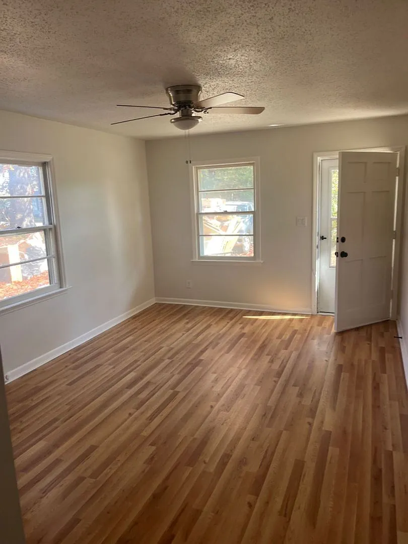 Coming Soon! Charming Newly Renovated Duplex in Belmont Available Now! — Photo 2