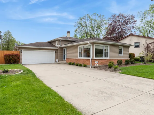 1105 E Barberry Ln, Mount Prospect, IL 60056