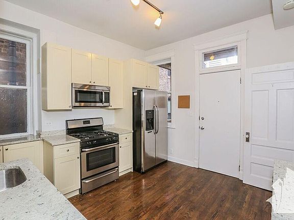 2nd image of 850 W Armitage Ave