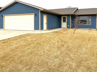 104 Cole Dr, Yankton, SD 57078
