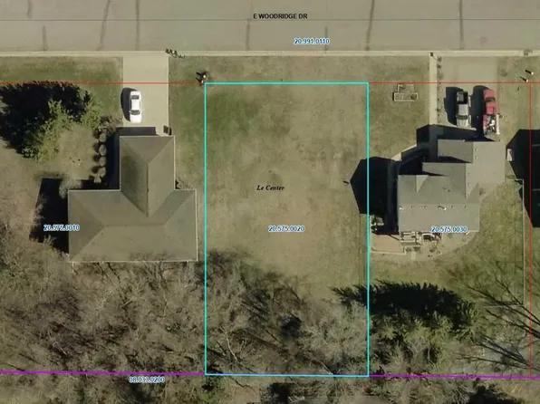 315 E Woodridge Dr, Le Center, MN 56057