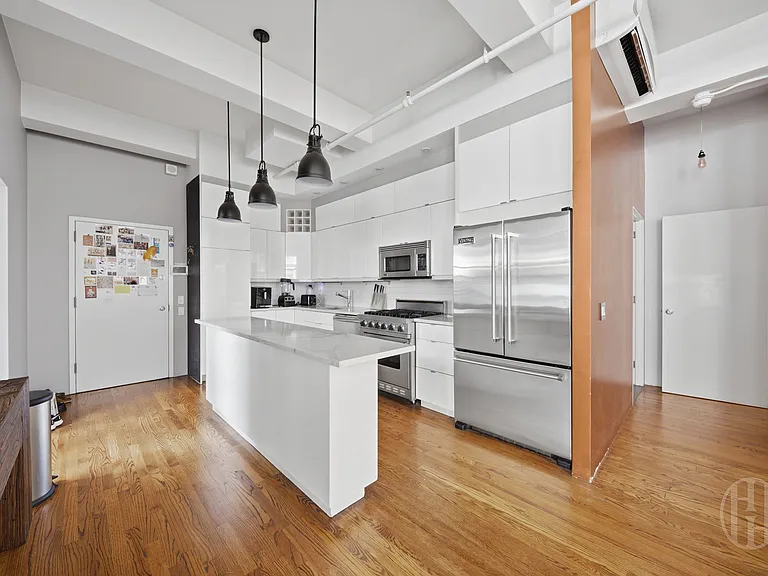 241 W 36th St #10R — Photo 3