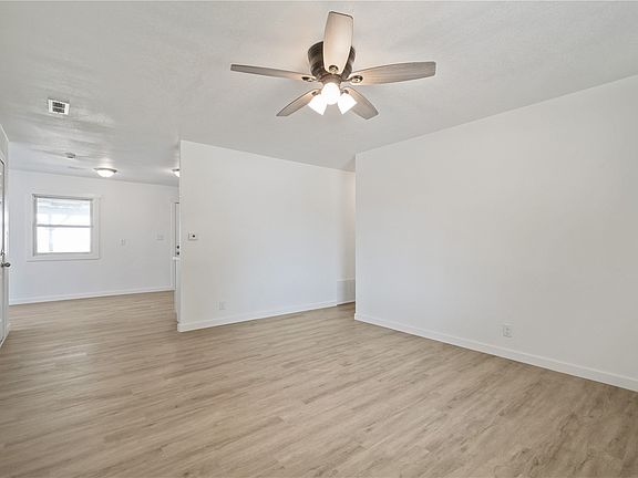 4th image of 890 S 8th St