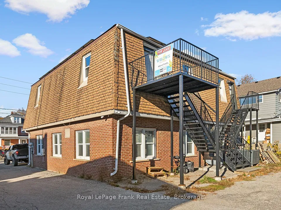 10 Brock St E #2