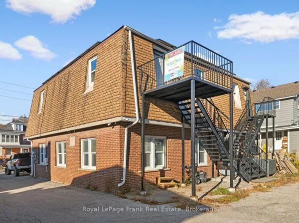10 Brock St E #2, Uxbridge, ON L9P 1P1