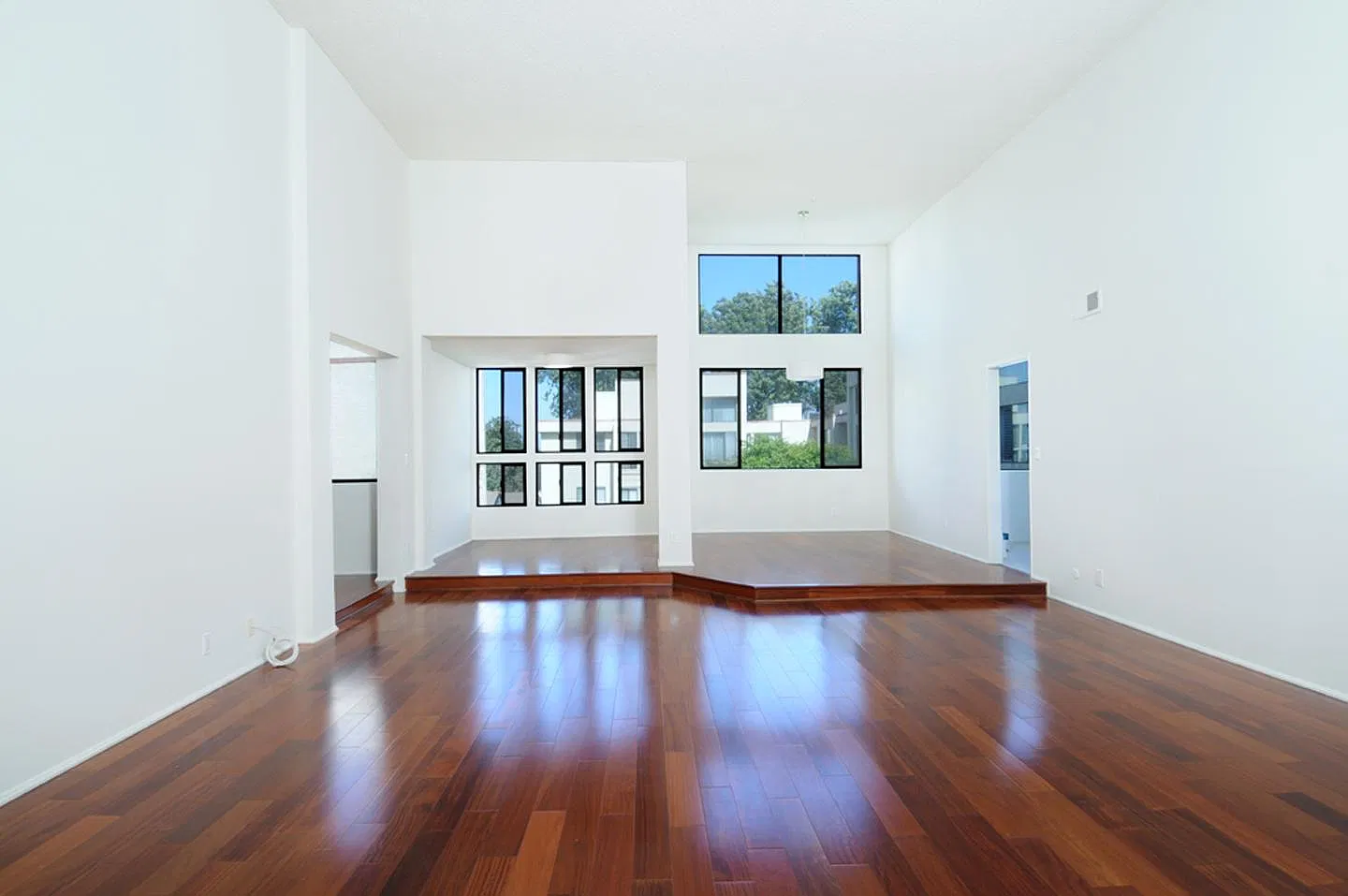 2 bed, 1864 sqft, $4,400 — Photo 4