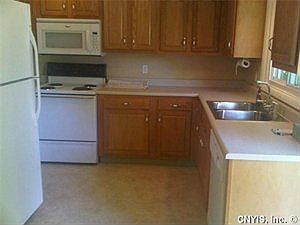 2nd image of 118 Ravenswood Dr