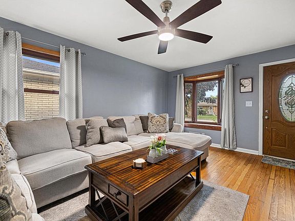 3rd image of 2317 Gillen STREET