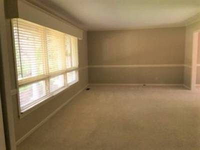 LR - large well lite room