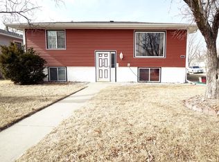 328 N Custer Ave, Grand Island, NE 68803