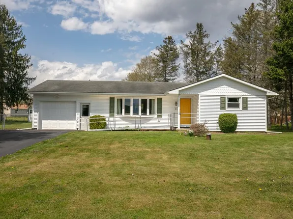 31 Wolcott Dr, Horseheads, NY 14845