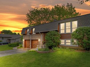 1437 Mitchell Trl, Elk Grove Village, IL 60007