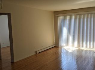 10469 Dearlove Rd APT 1B, Glenview, IL 60025