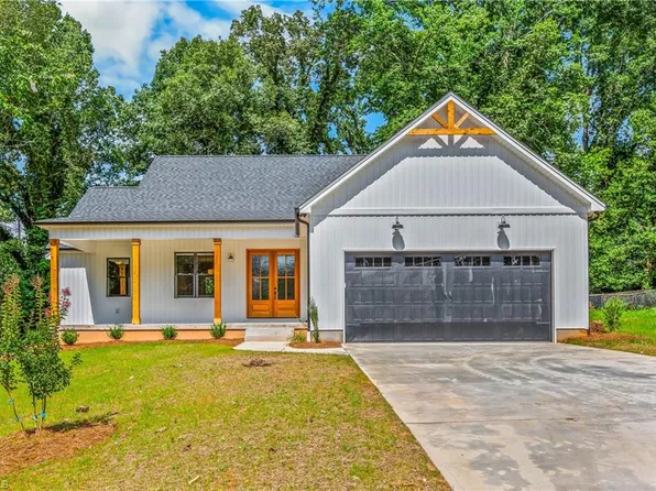 1807 Bramblewood Trl, Pfafftown, NC 27040