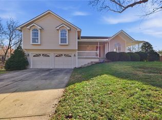 1325 NE Foxwood Dr, Lees Summit, MO 64086