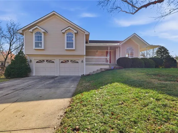 1325 NE Foxwood Dr, Lees Summit, MO 64086