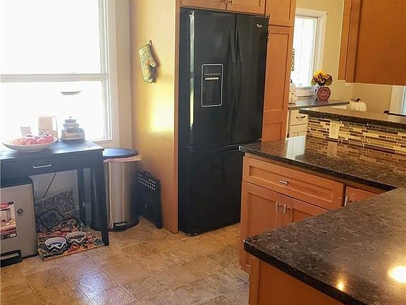 4th image of 11 Brentwood Dr
