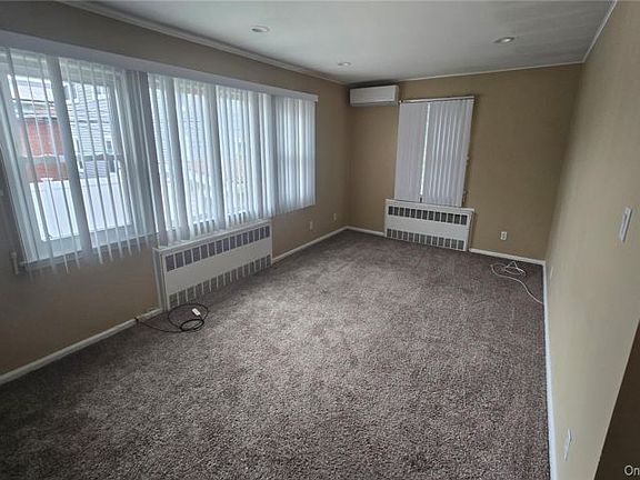 3rd image of 465 Magnolia Blvd