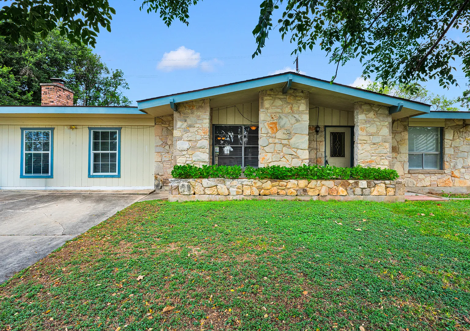 Charming 4-Bedroom Home in Northeast San Antonio! — Photo 1