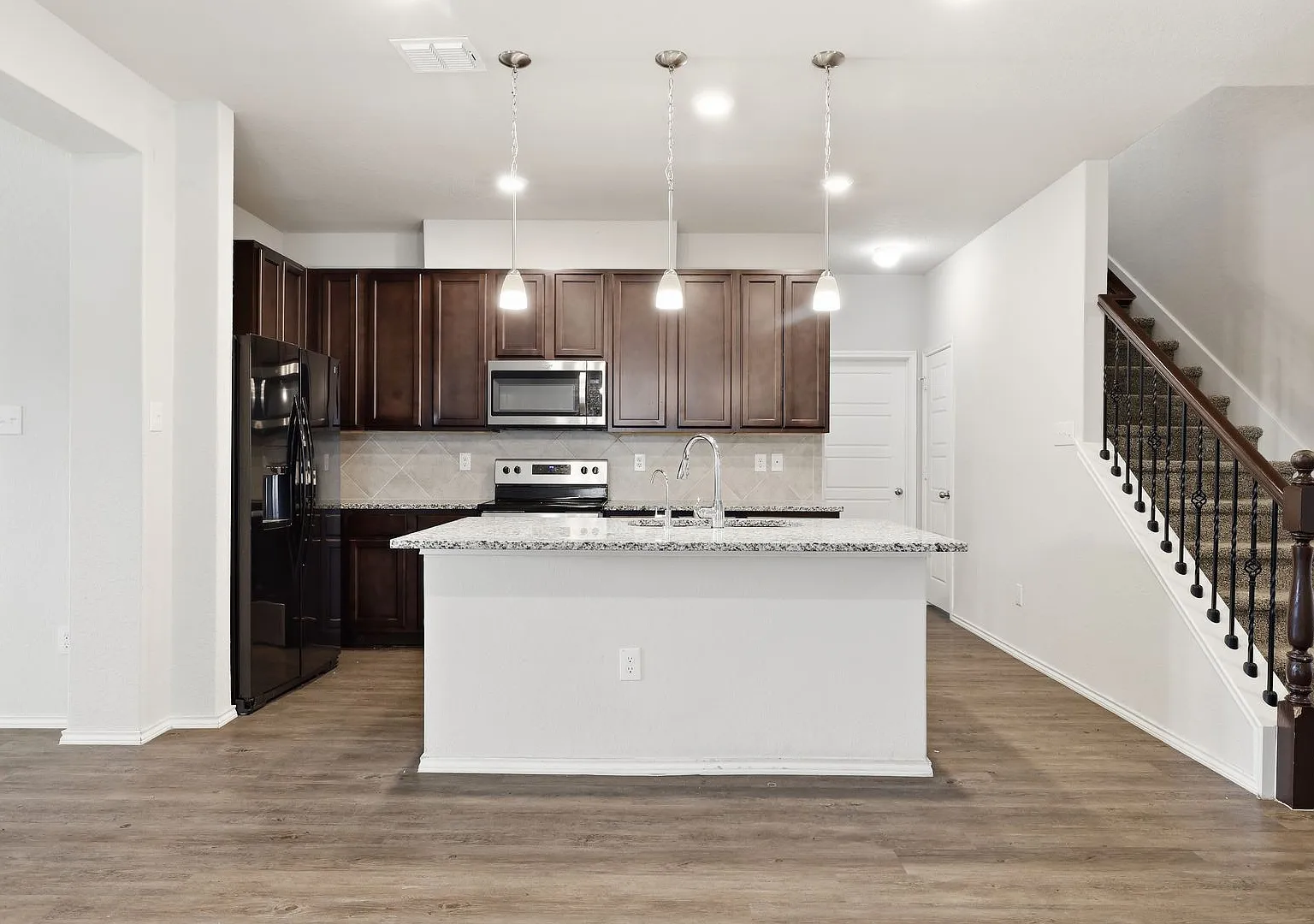 Stunning Cinco Lakes Home with First-Floor Primary Suite — Photo 4