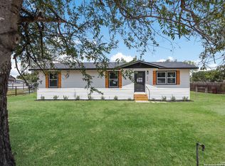 604 W Coker Ave, Devine, TX 78016