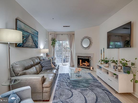 2nd image of 253 S Pickett St #6