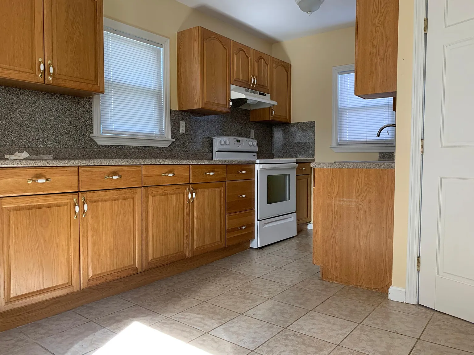 2 bed, 1100 sqft, $2,000 — Photo 2