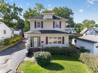215 E 4th St, Lockport, IL 60441