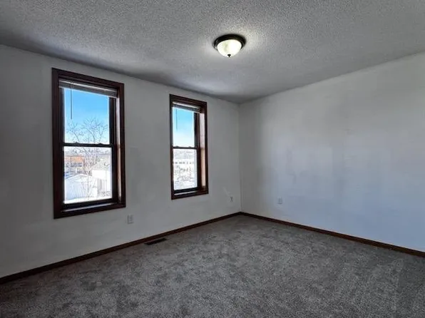 418 N Walnut St APT B, Chaska, MN 55318