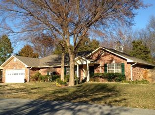 825 Chatsworth Dr, Grove, OK 74344