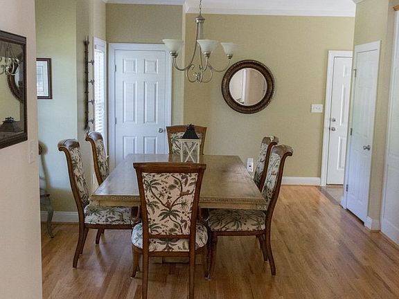 3rd image of 4021 Mackenzie Dr