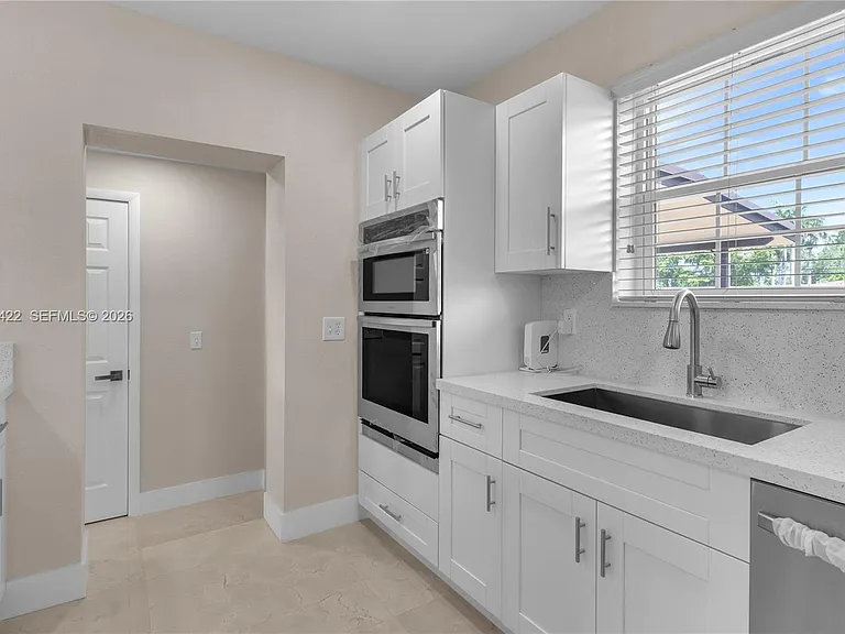 378 SW 6th St #1 — Photo 13