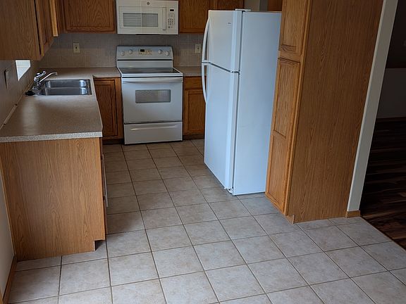 5th image of 2628 N Hillcrest St