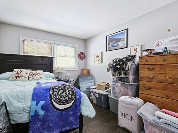 5th image of 74 Maple Ln