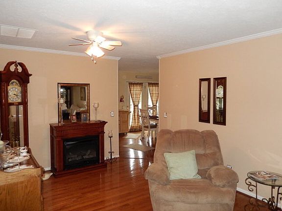 3rd image of 15 Pritchett Ln