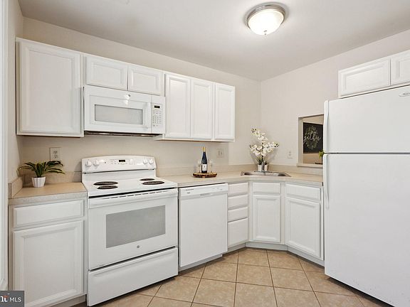 3rd image of 5230 Creek Ln
