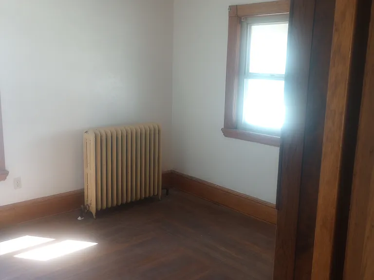 1702 W 7th St — Photo 11